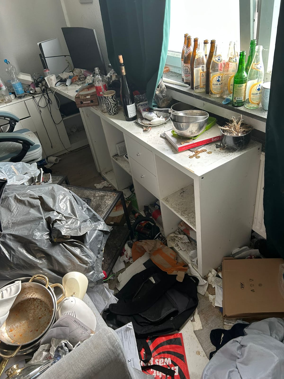 Messie24 Team bei der diskreten und respektvollen Sortierung und Wohnungsräumung