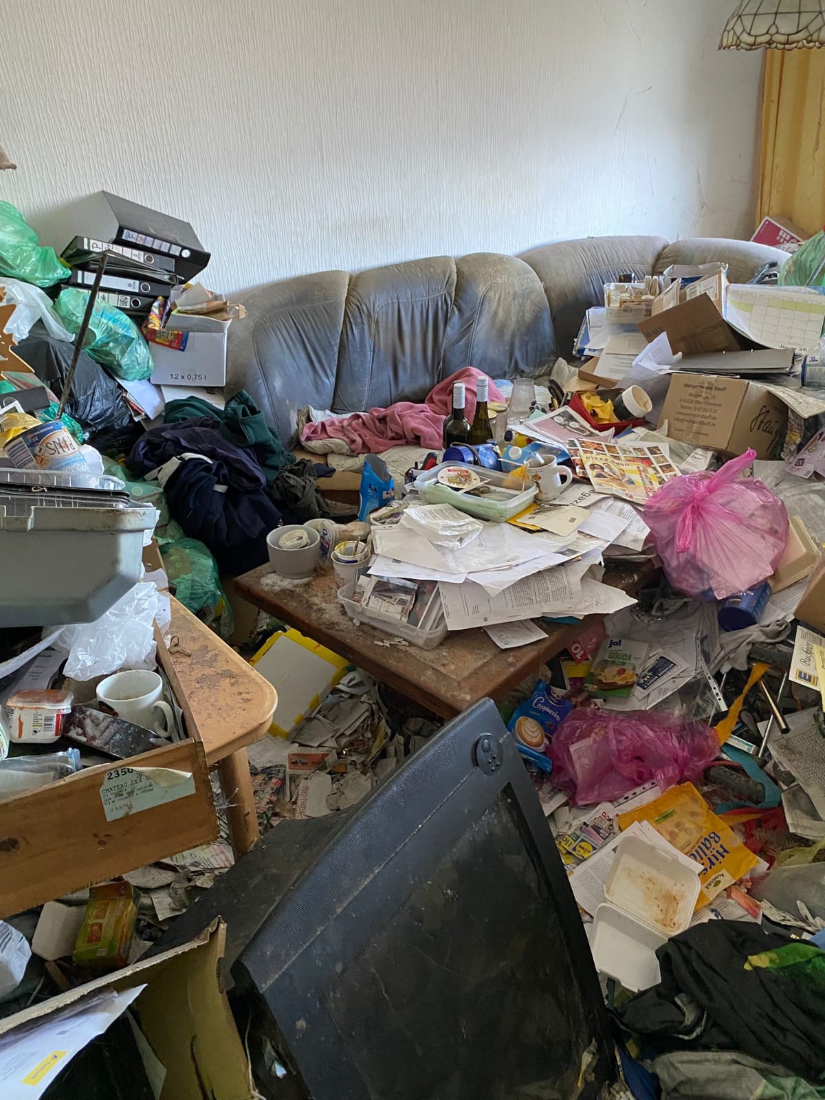 Messie Wohnung Räumung Köln Zündorf – diskrete Kompletträumung einer stark vermüllten Wohnung im Stadtbezirk Porz